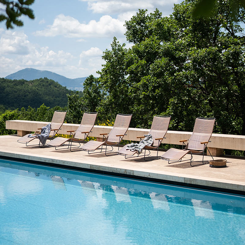 Modern pool lounge chairs 2025