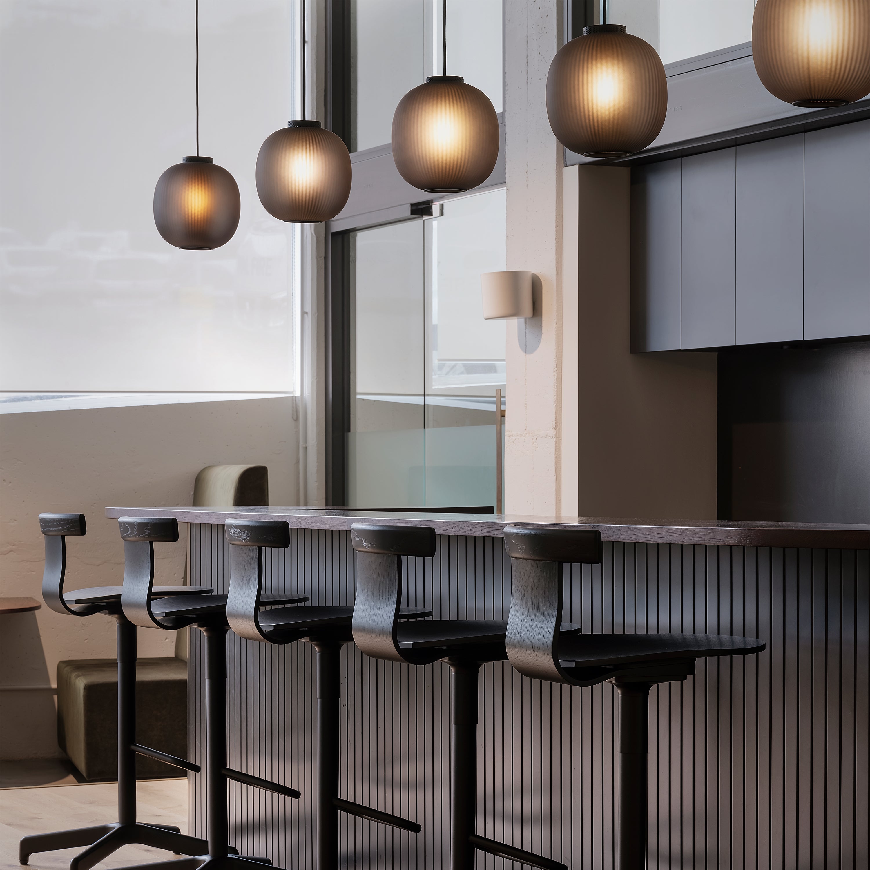 ロイヤルファニチャー RESIDENT BLOOM PENDANT LARGE Resident | Bloom - Large Modern Pendant Light