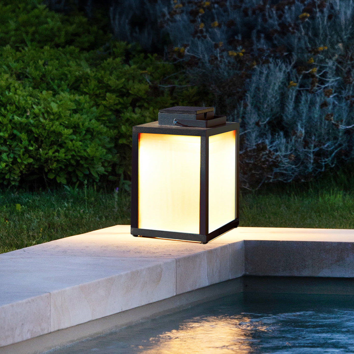Les Jardins Tradition Solar Outdoor LED Lantern - 2Modern