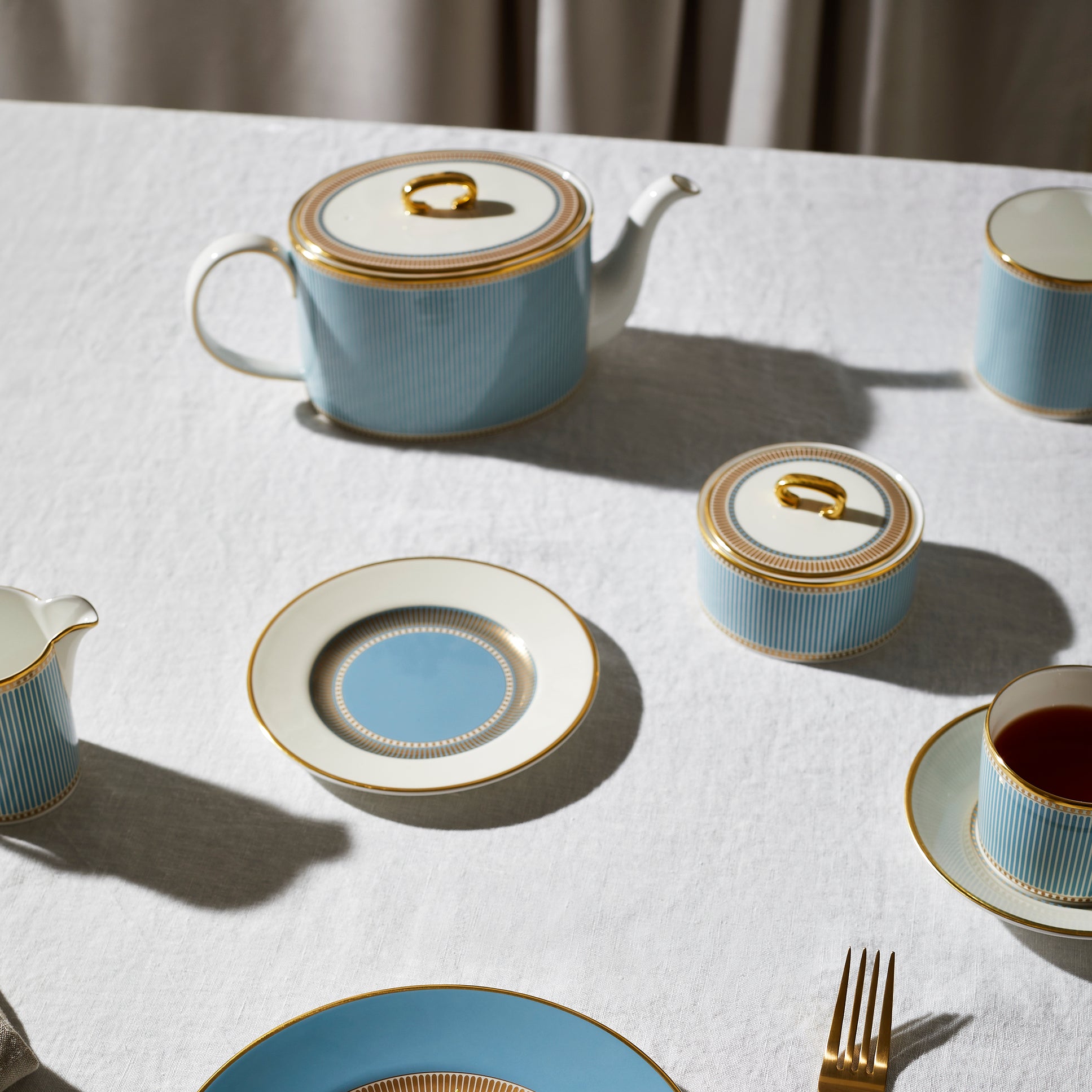 Wedgwood Helia Teapot - 2Modern