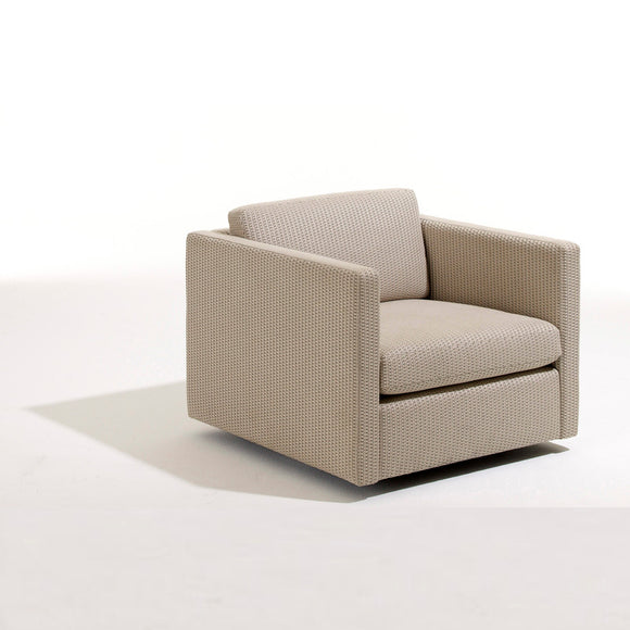 Pfister Standard Lounge Chair