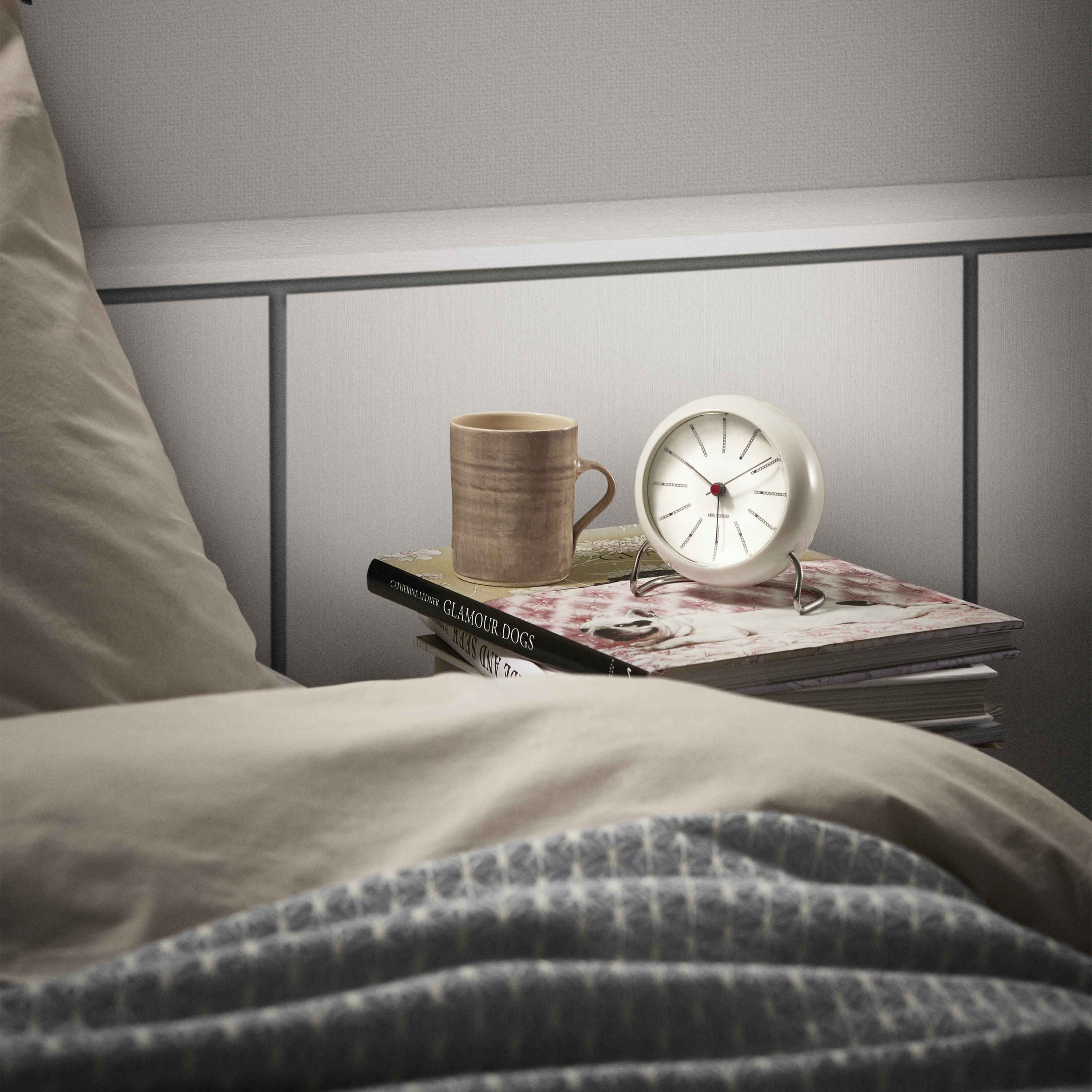 アルネヤコブセン Bankers Table Clock Gray 43694 ARNE JACOBSEN 43694 Bankers Table Clock Gray, Gray, Free