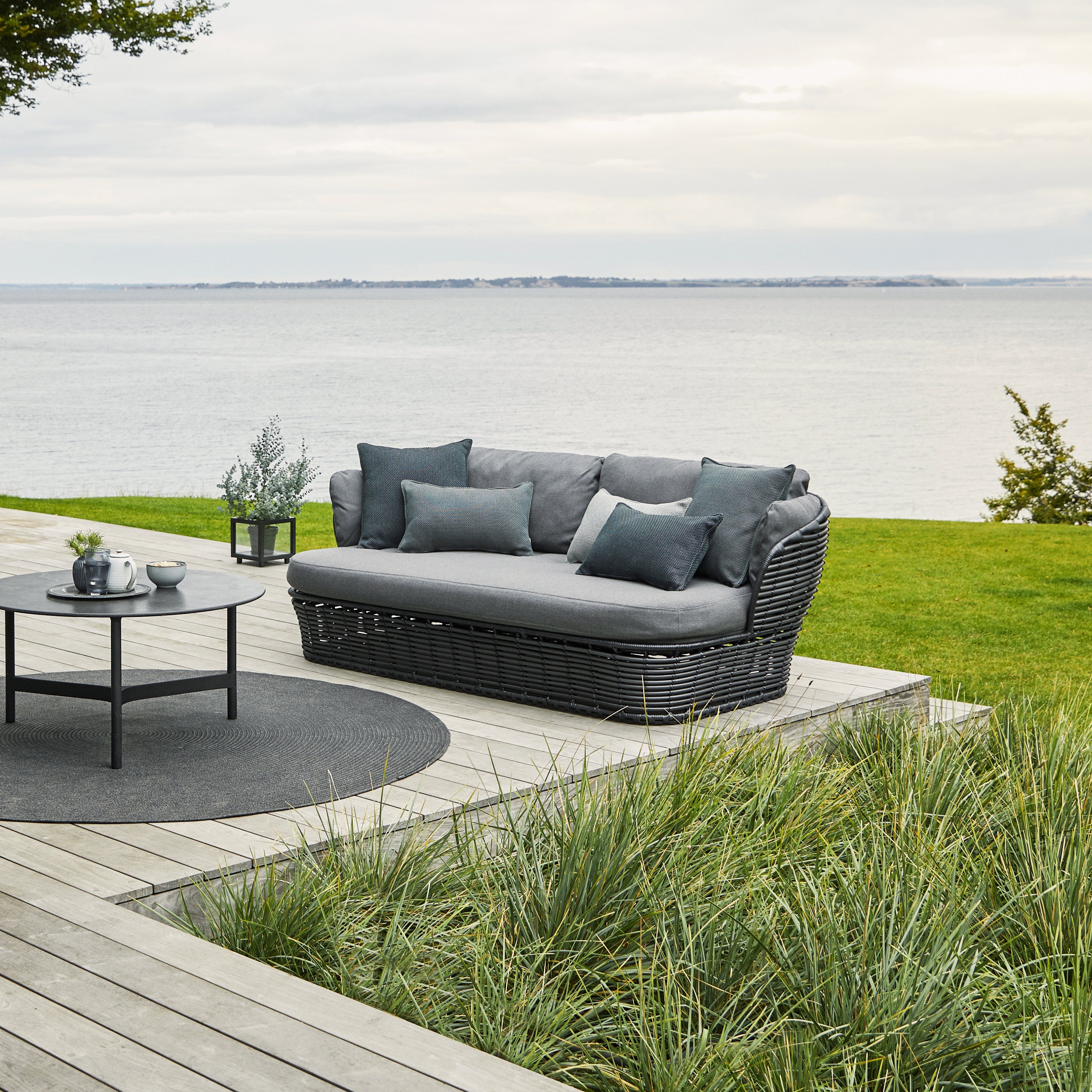 Basket Outdoor 2-Seater Sofa