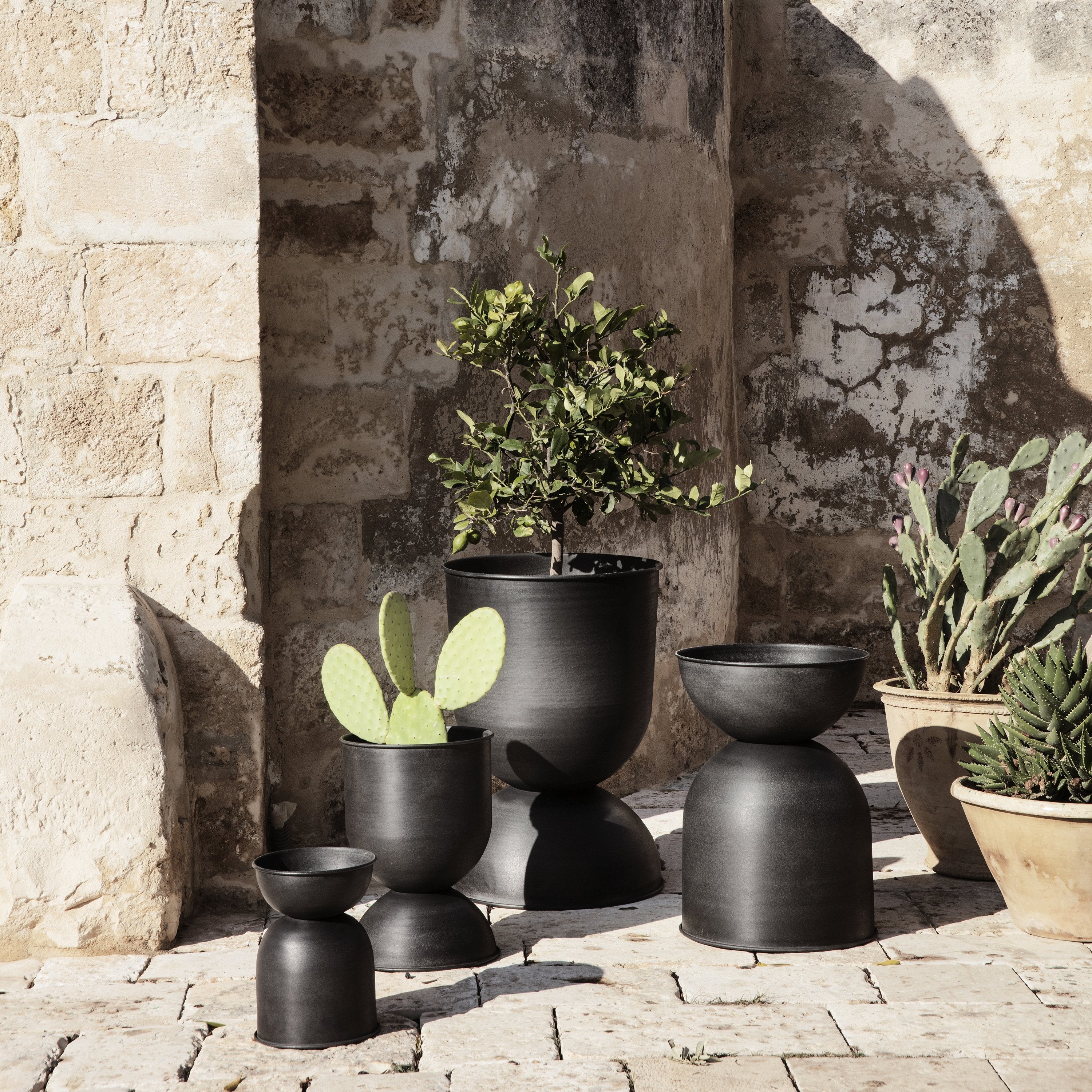 その他 HOURGLASS POT Ferm Living Hourglass Planter - 2Modern