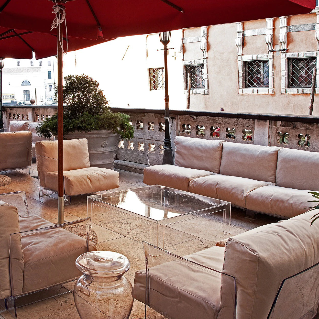 Kartellアクリル製モダンテーブル ブランド別家具・照明ブランドKartell | カルテルテーブル | トーヨー