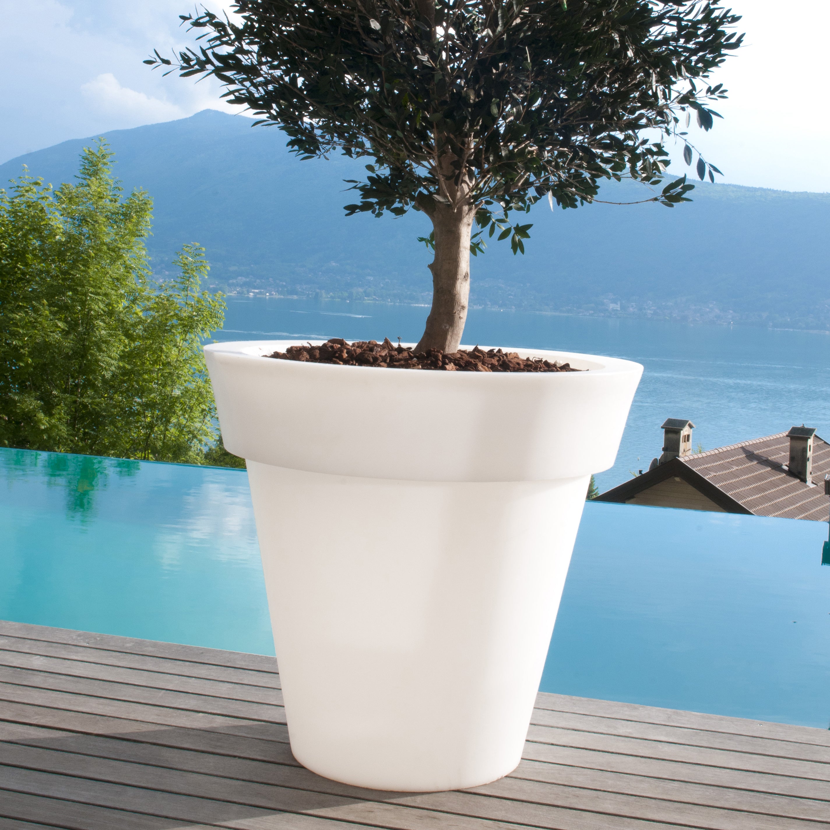 illuminated plant pots Gota Illuminated Bluetooth LED Outdoor Pot Plant
