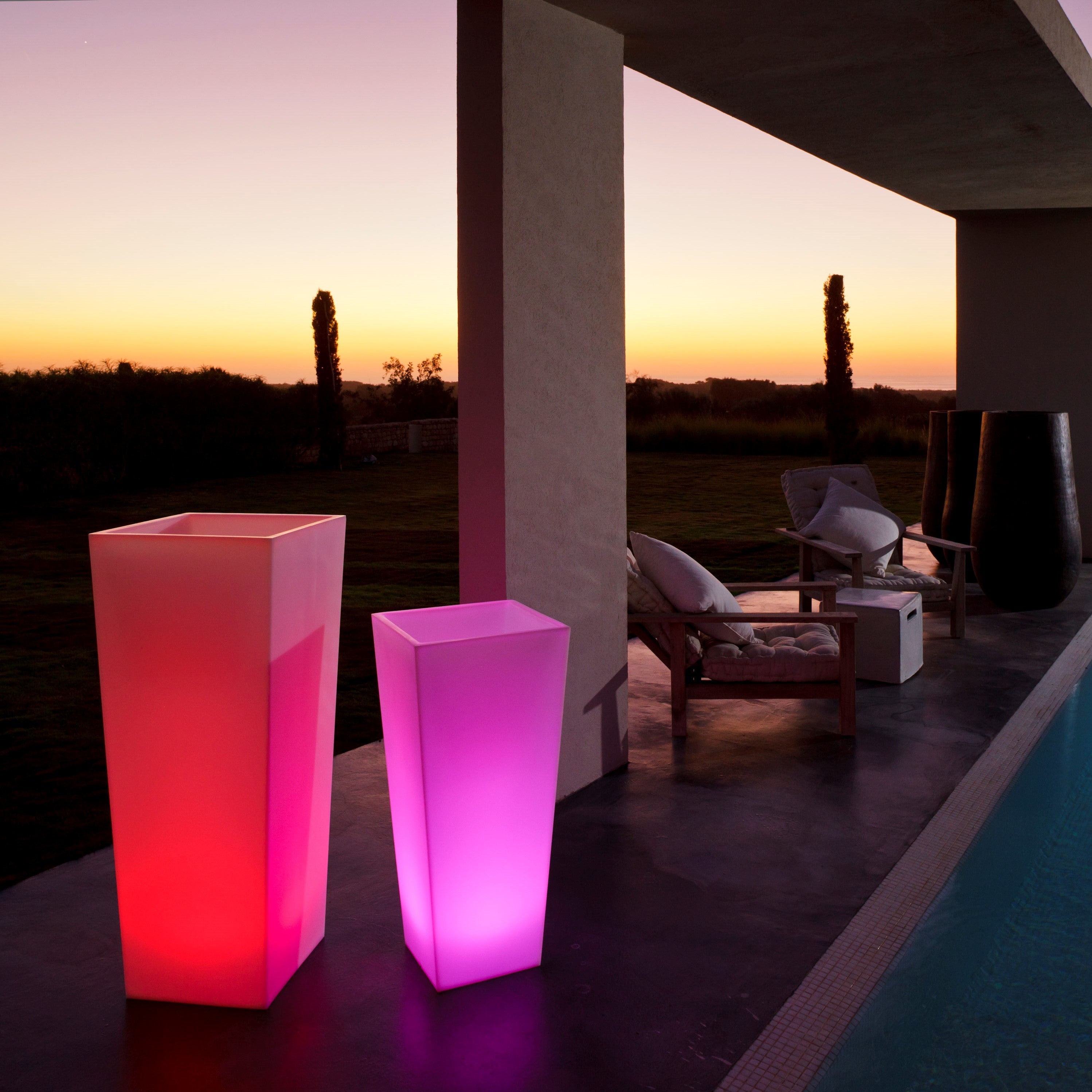 light up plant pots Rumba Planter Size: 32