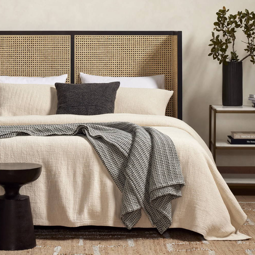 How To Curate a Serene and Modern Japandi Bedroom