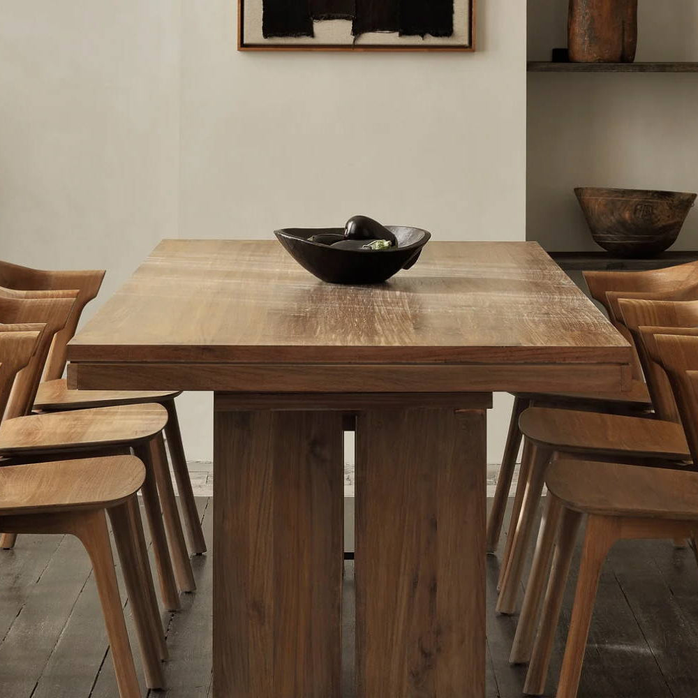 How Wide Is a Standard Dining Room Table?