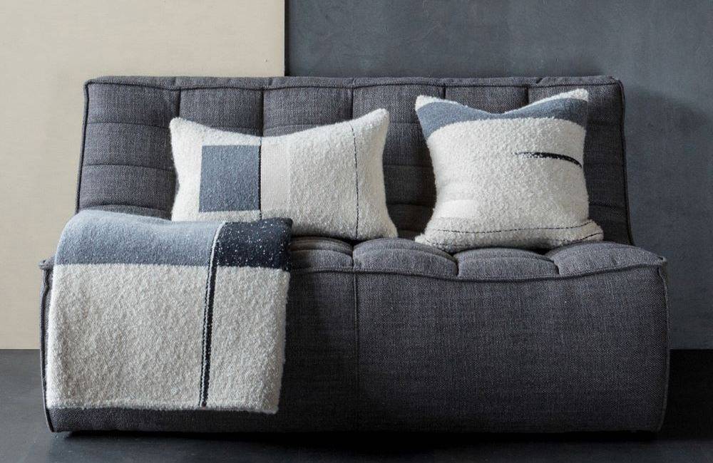 The Do's & Don'ts of Decorating with Couch Throw Pillows