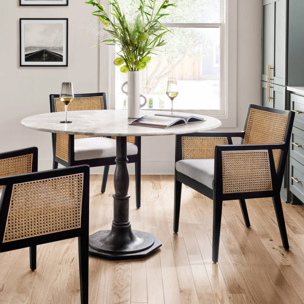How to Choose a Modern Dining Table