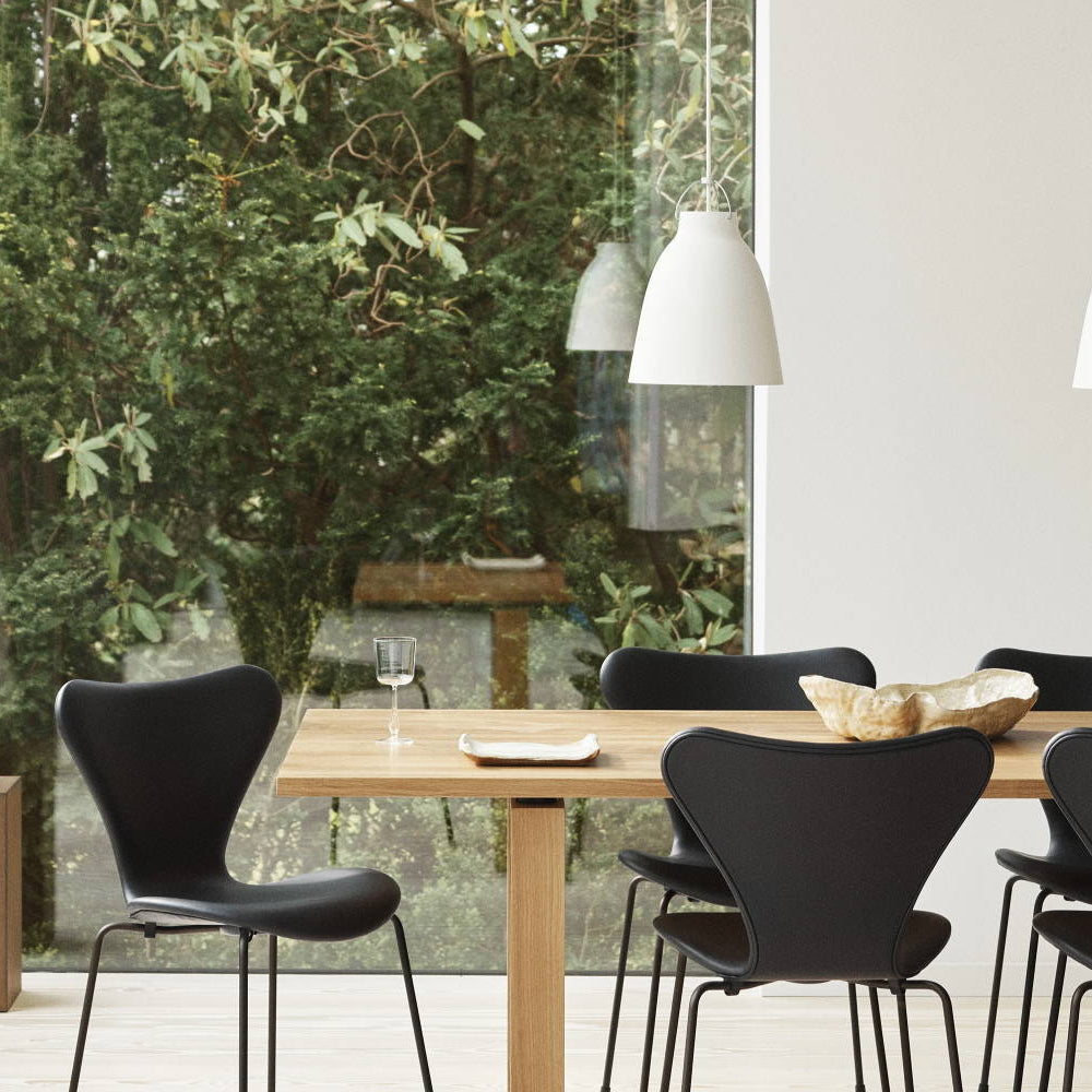 What Size Pendant Light Should I Hang Over a Dining Table?