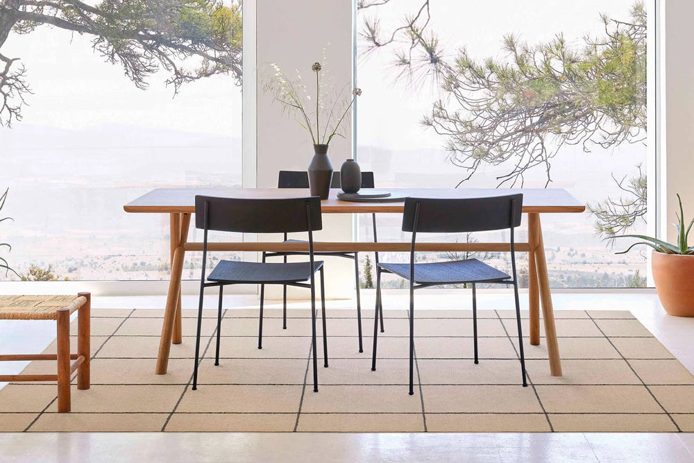 What Size Should Your Dining Room Rug Be?