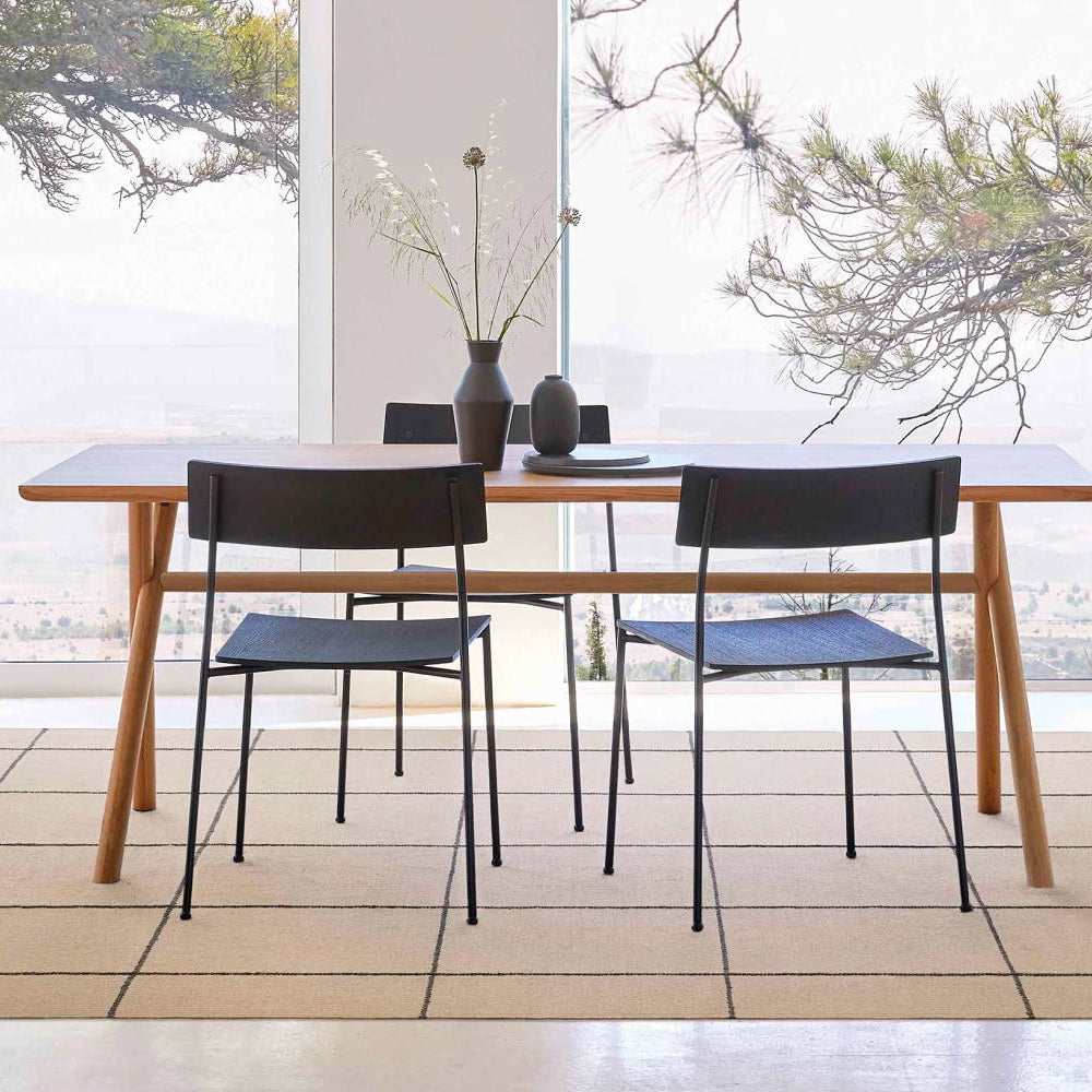 What Size Should Your Dining Room Rug Be?