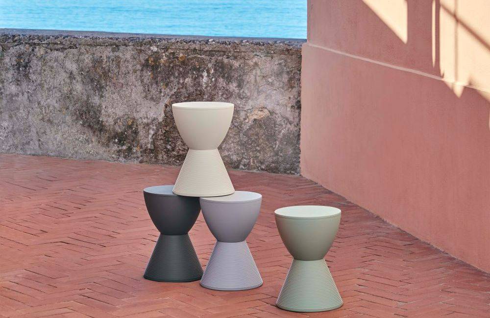 Top 10 Modern Outdoor Stools & Ottomans