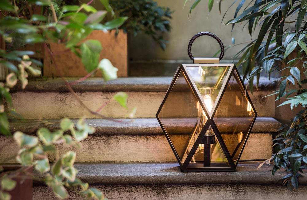 Small Front Porch Decor Ideas For a Charming Welcome