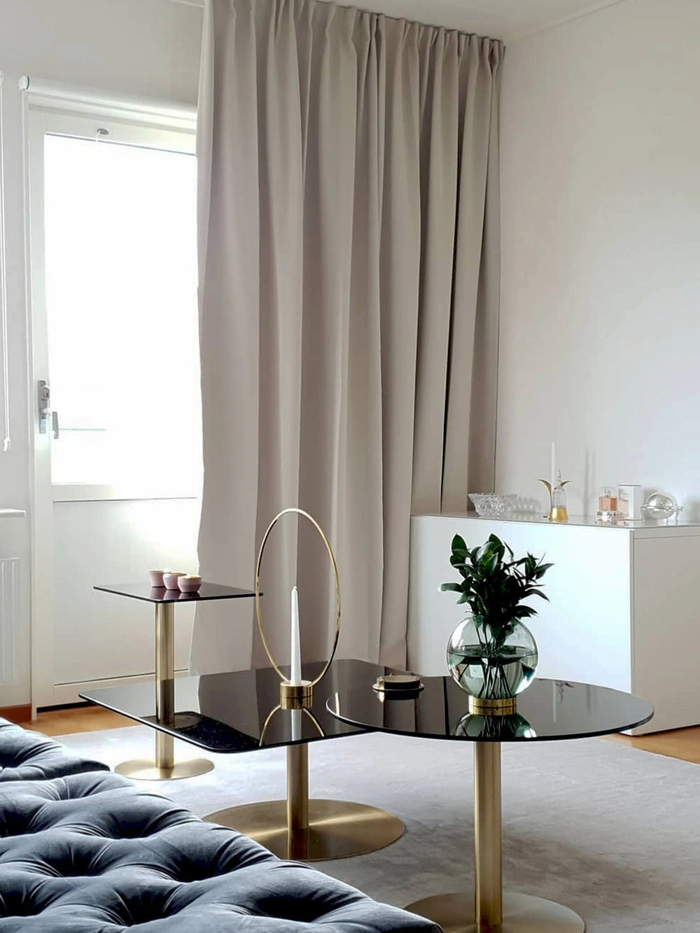 Flash Square Table