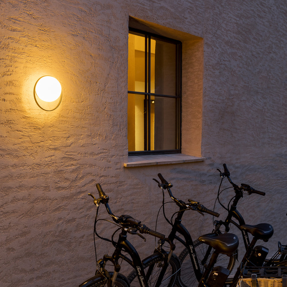 Circ 3722 Outdoor Wall Light
