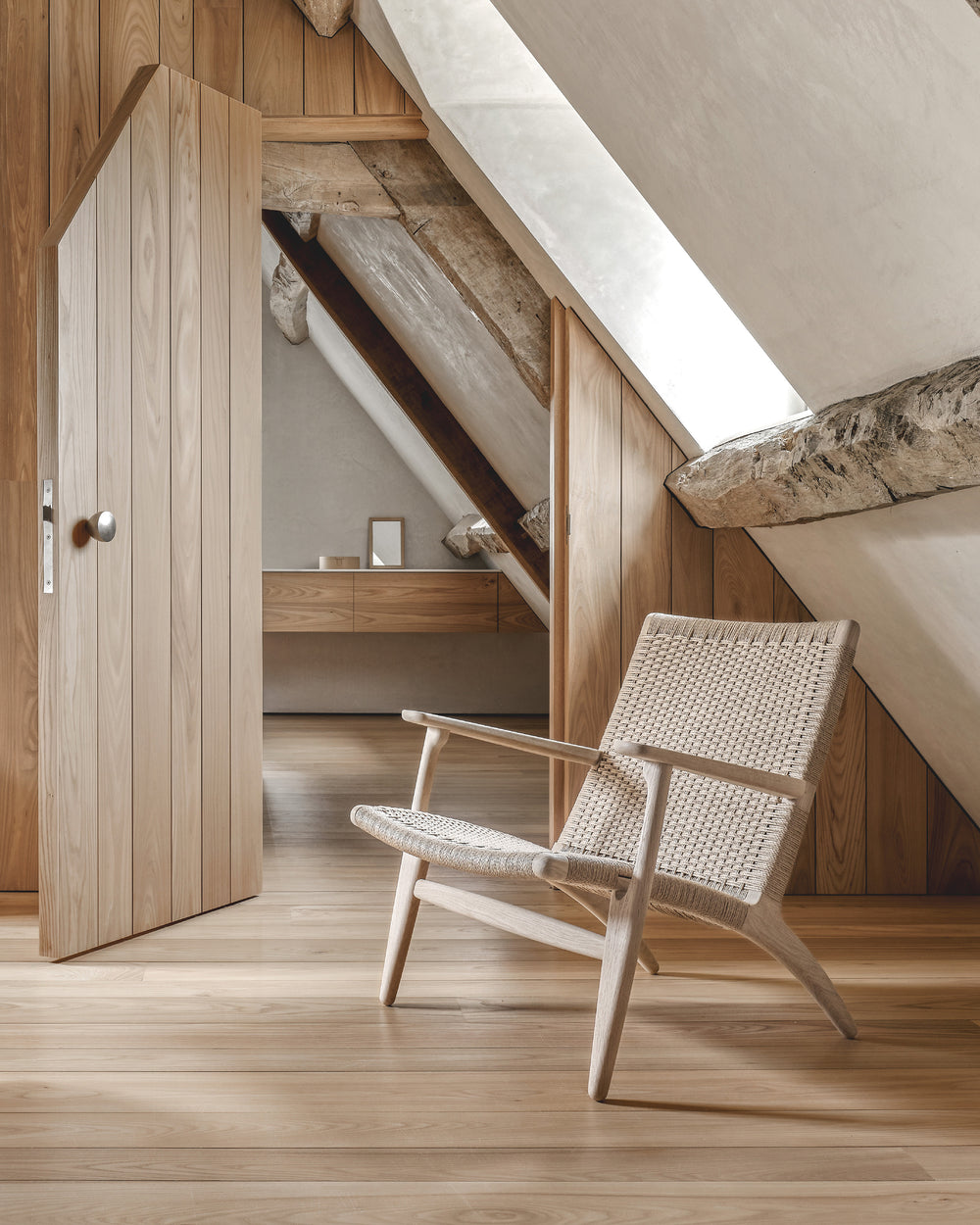 CH25 Lounge Chair