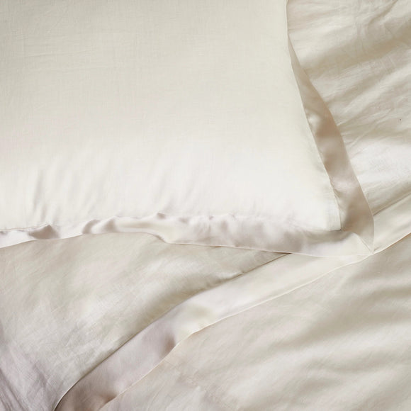 Ann Gish x The Met Lover's Kimono Duvet Cover