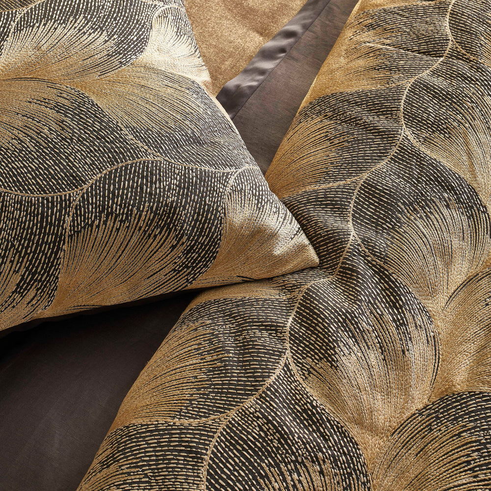 Ann Gish x The Met Fan Throw Blanket