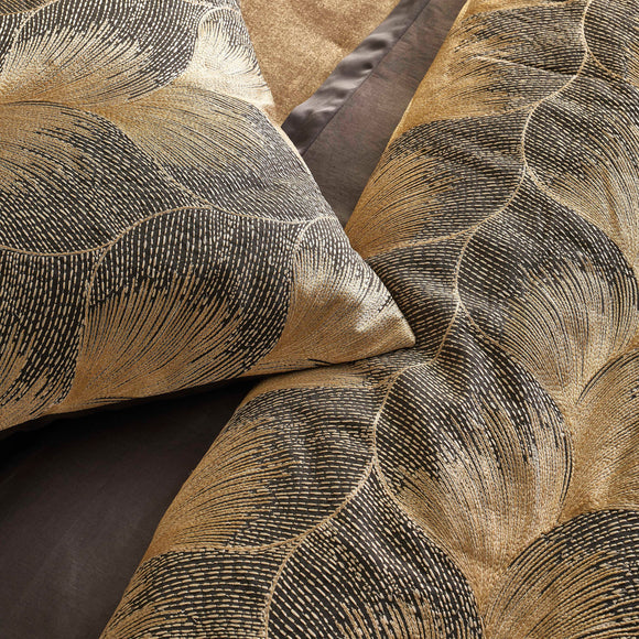 Ann Gish x The Met Fan Throw Blanket