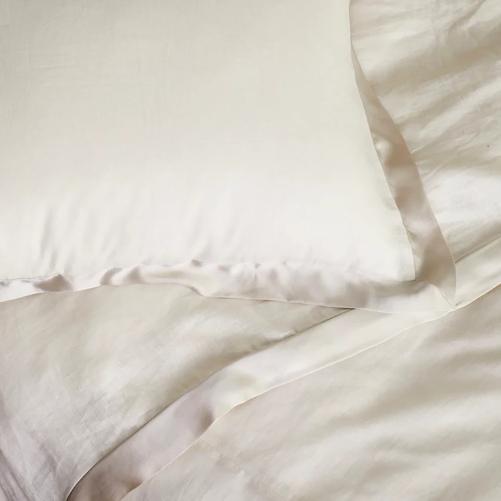 Ann Gish x The Met Lover's Kimono Sham