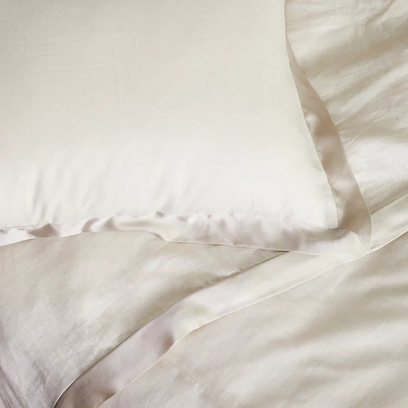 Ann Gish x The Met Lover's Kimono Sham