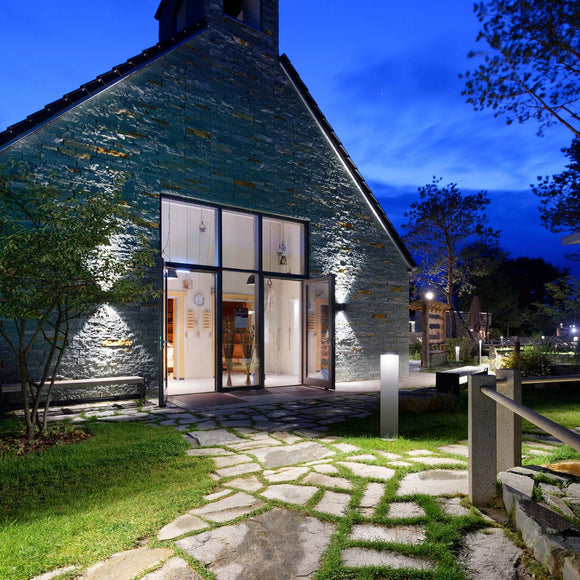 B33580/B33591 Narrow Beam Outdoor LED Wall Sconce