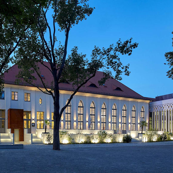 B33580/B33591 Narrow Beam Outdoor LED Wall Sconce