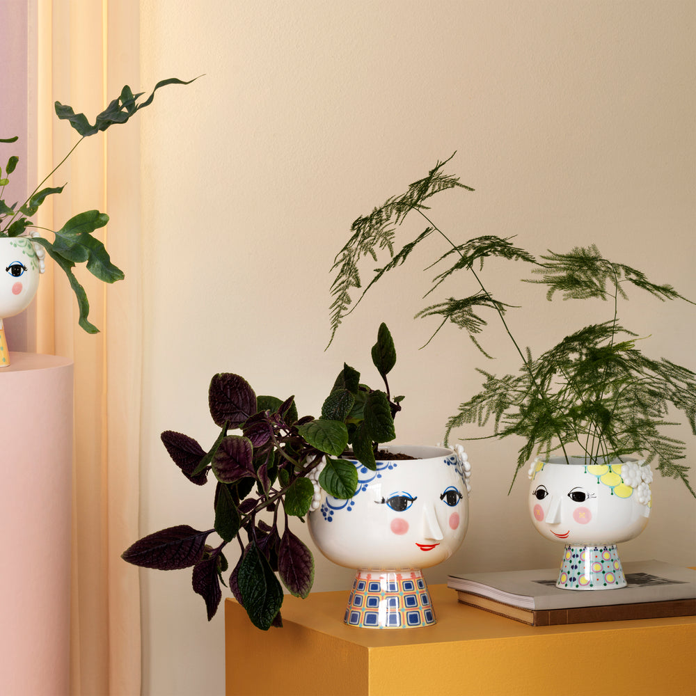 Eva Flowerpot on Base