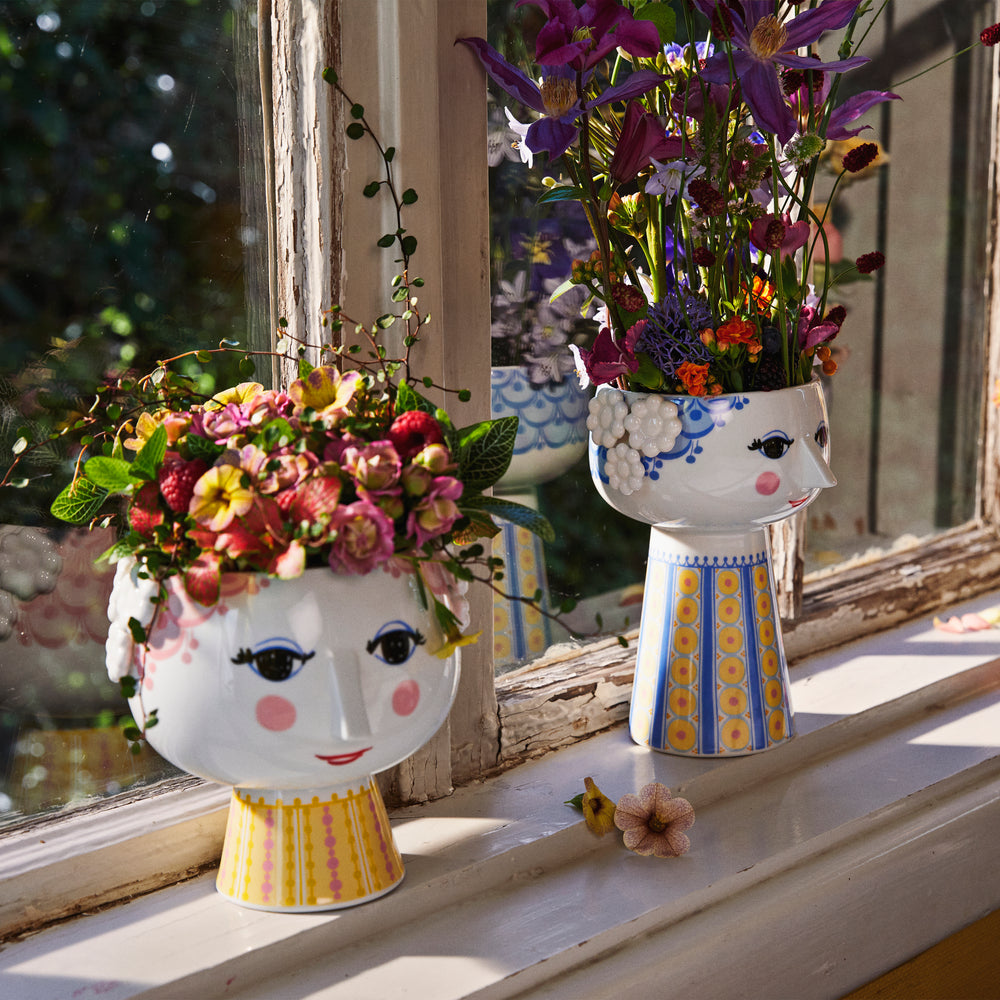 Eva Flowerpot on Base