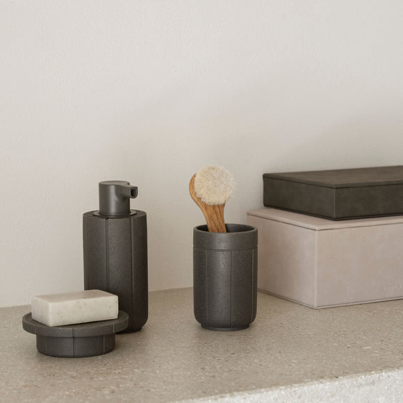 Kua Bathroom Accessory Set