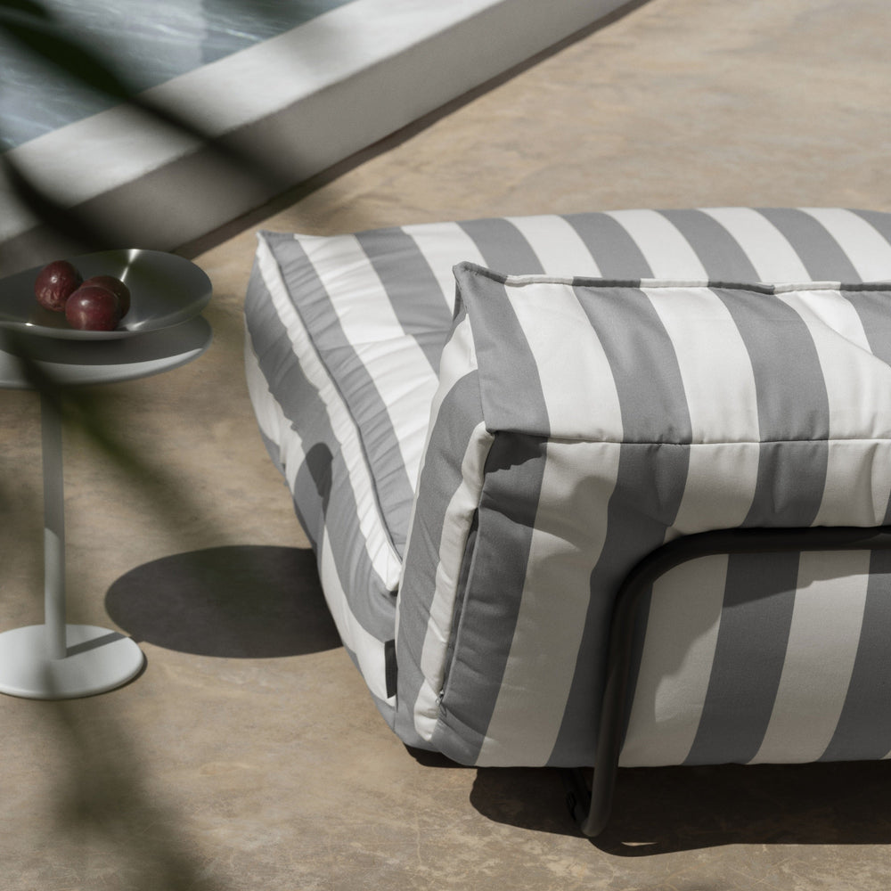 Stay Outdoor Daybed