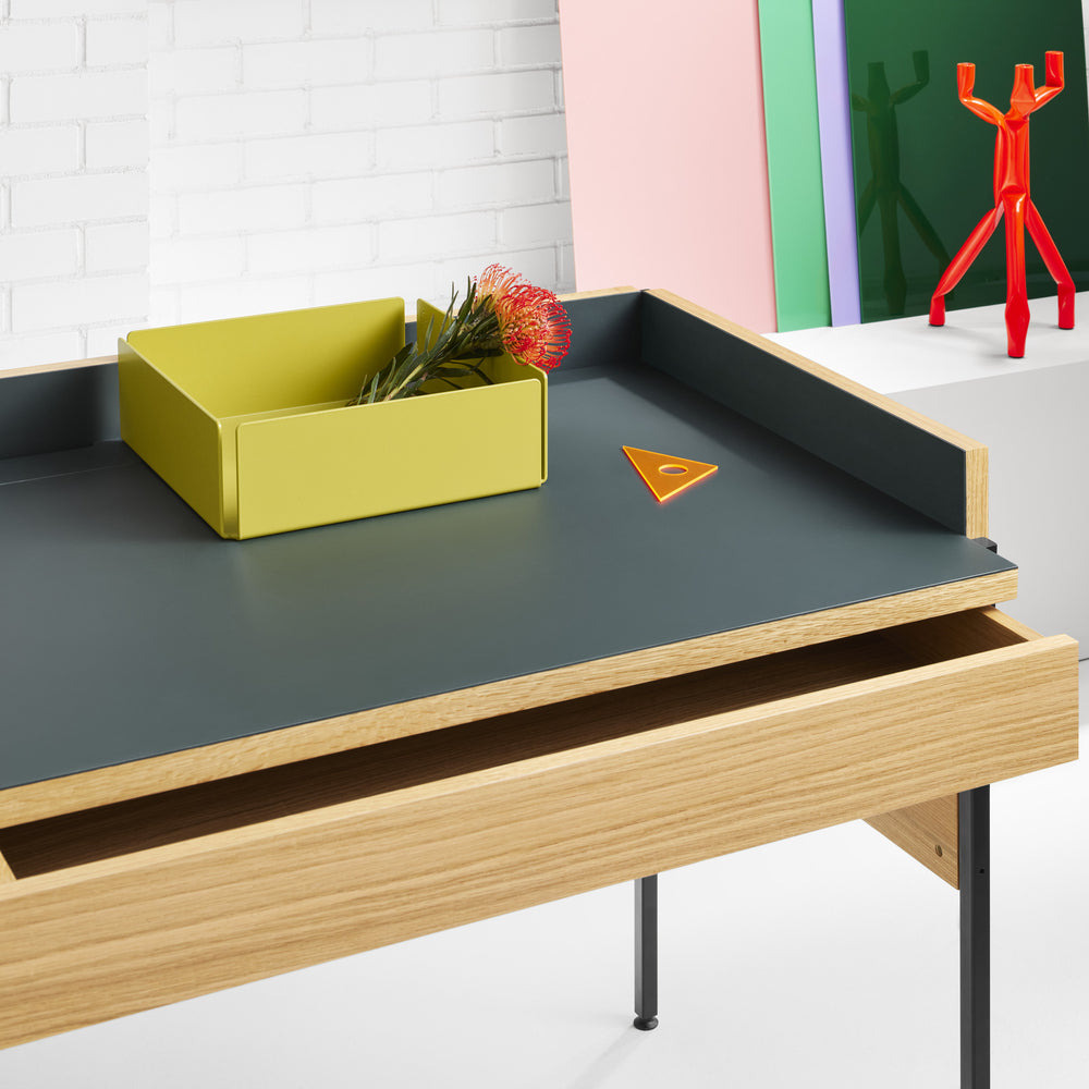 Tabloid Desk