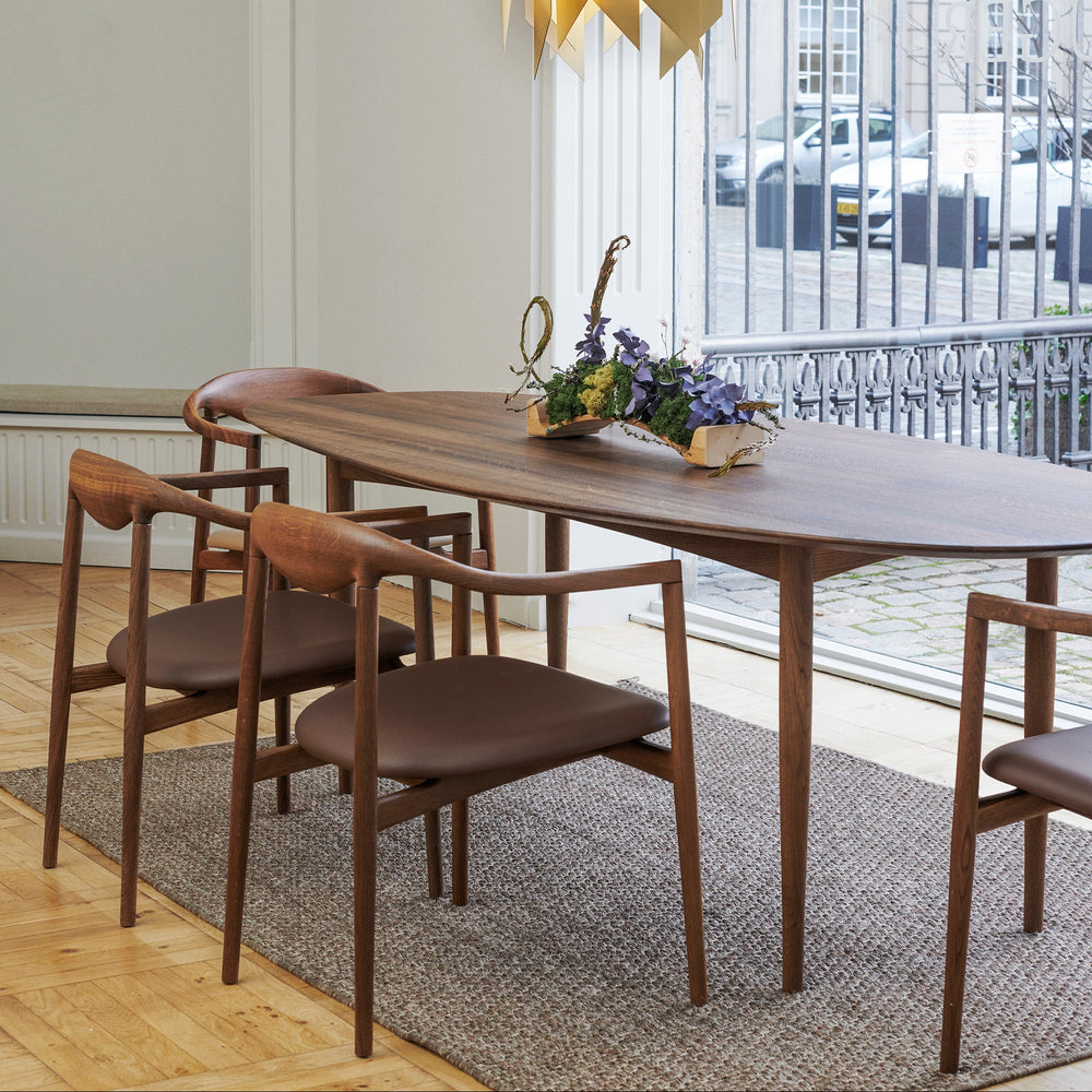 Jari Ellipse Dining Table