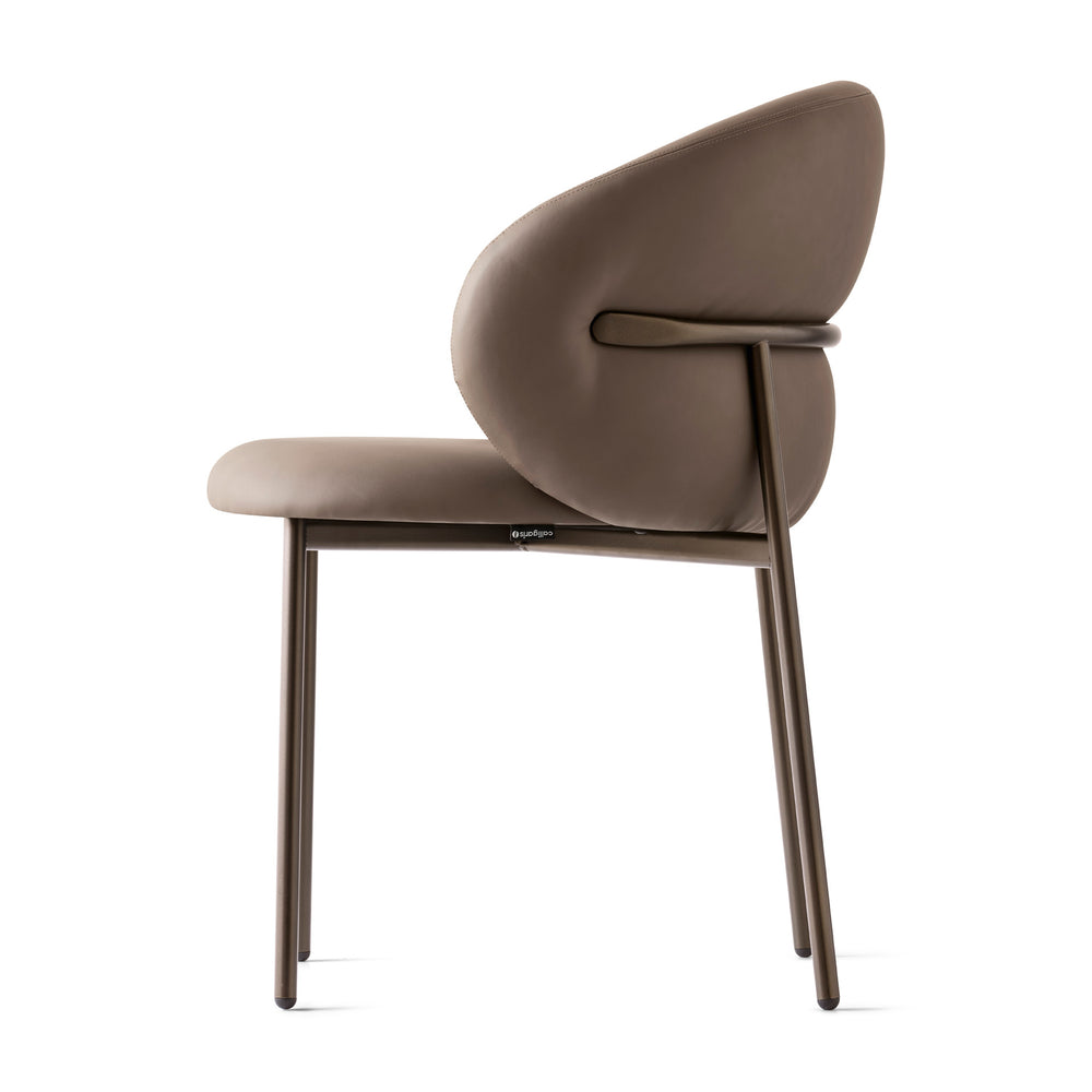 Oleandro Padded Armchair with Metal Base