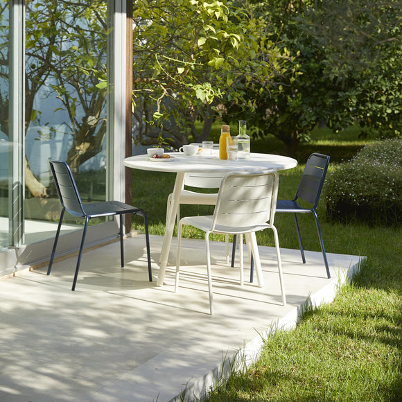 Area Outdoor Dining Table