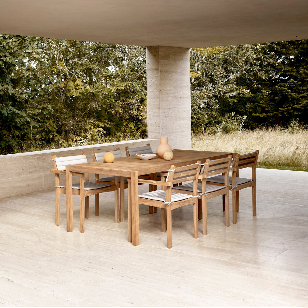 AH Outdoor Dining Table