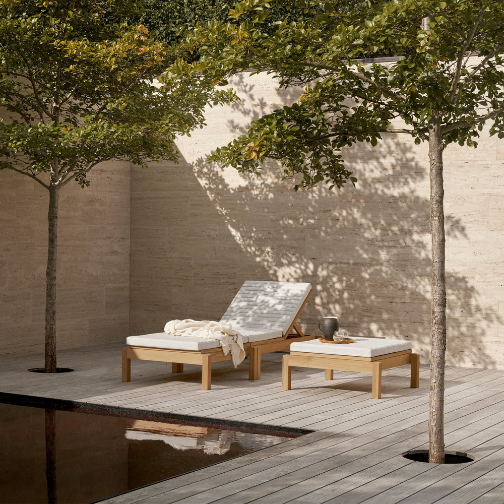 AH Outdoor Lounger
