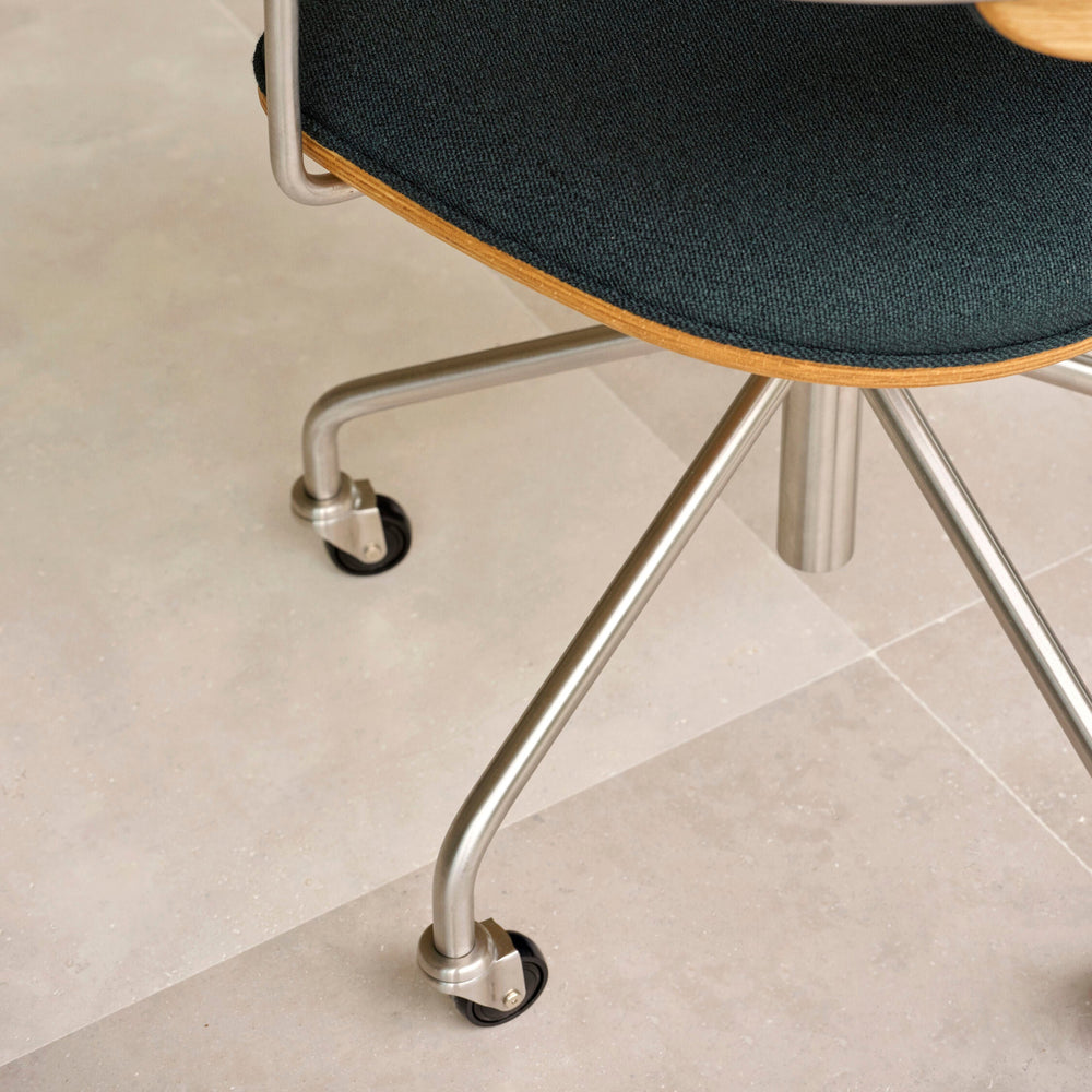 CH621 Swivel Chair