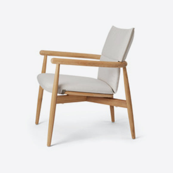 E018 Embrace Outdoor Lounge Chair