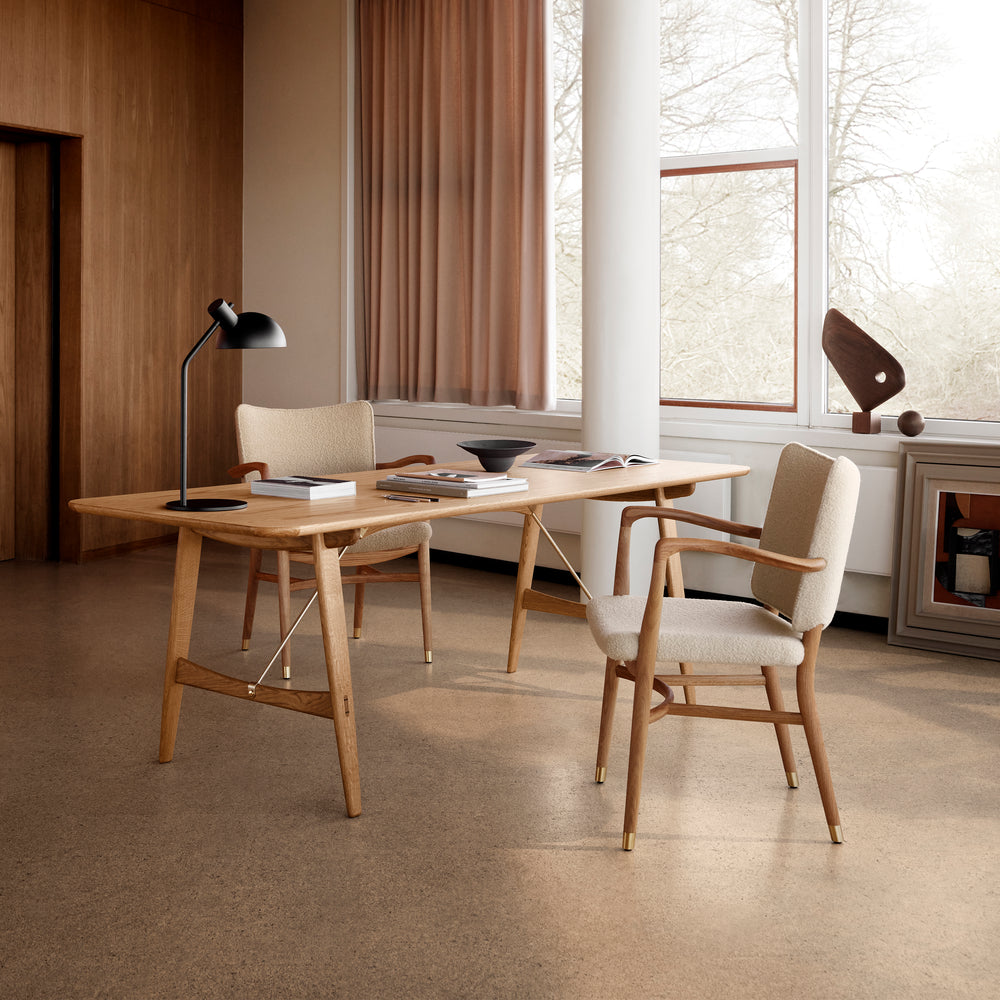 VLA61 Monarch Armchair