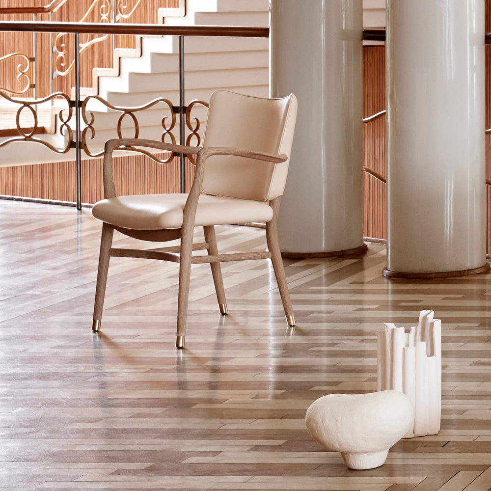 VLA61 Monarch Armchair