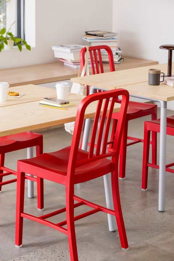 【emeco】111 NAVY CHAIR 111ネイビーチェア/レッド Emeco 111 Navy® Chair - Red – MoMA Design Store