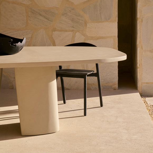 Canyon Outdoor Dining Table