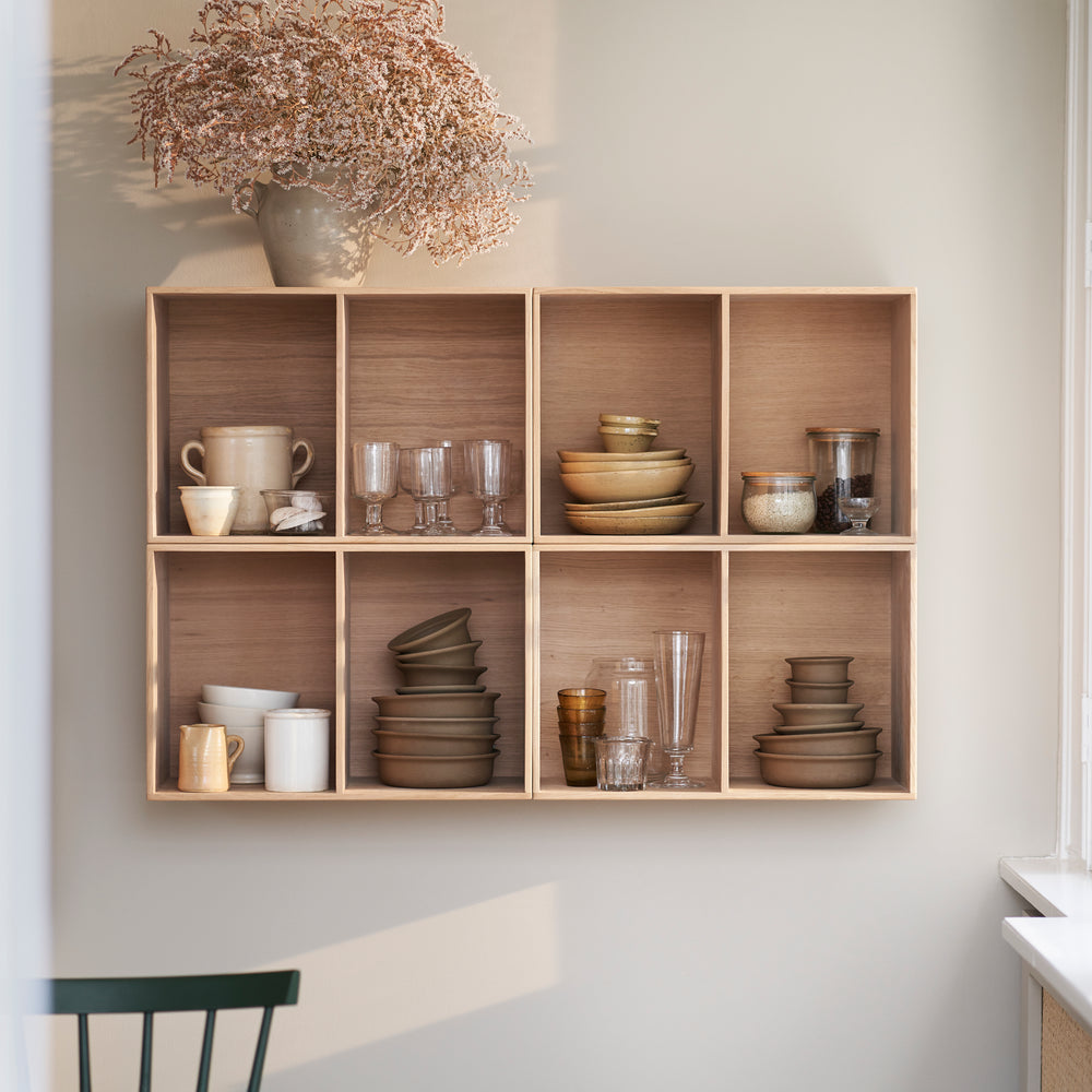 B98 Bookcase