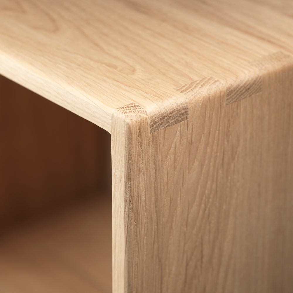 B98 Bookcase