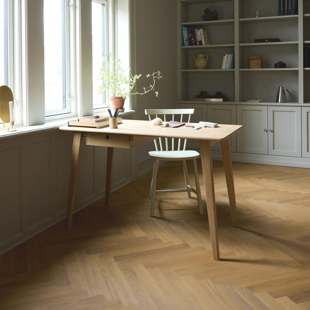 C67 Butler Desk