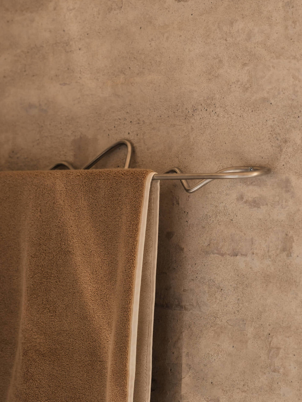 Curvature Towel Hanger